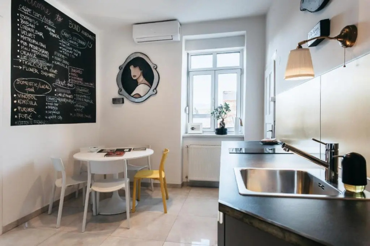 Bond Apartment