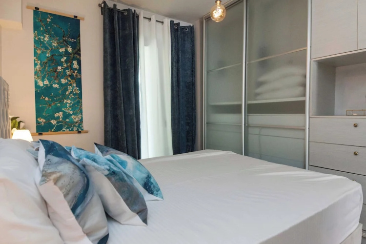 Luxurious 3 Bd Modern Apt in Dafni