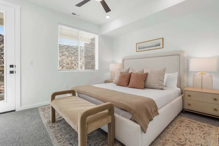 Brand New! Desert Cliff Sleeps 20 Guests!
