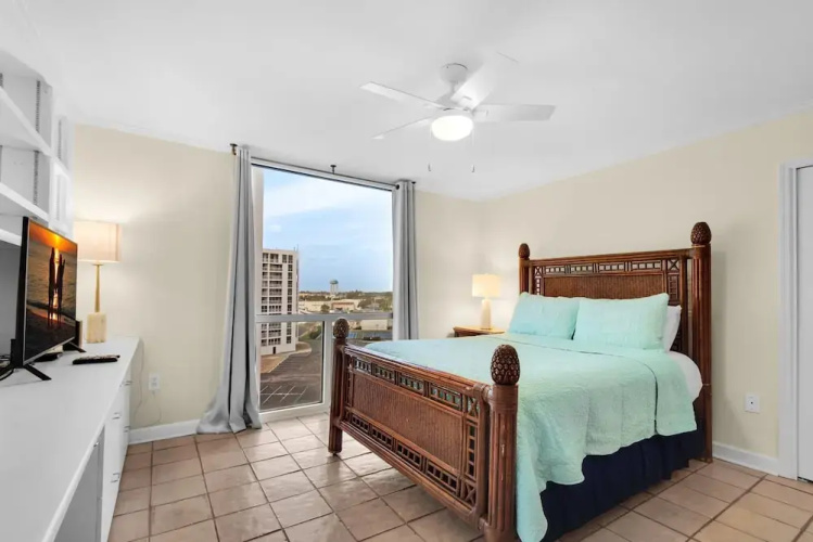 Shoreline Towers 1081