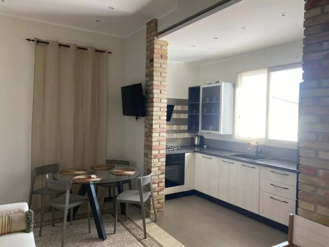 2 Bedrooms Cottage