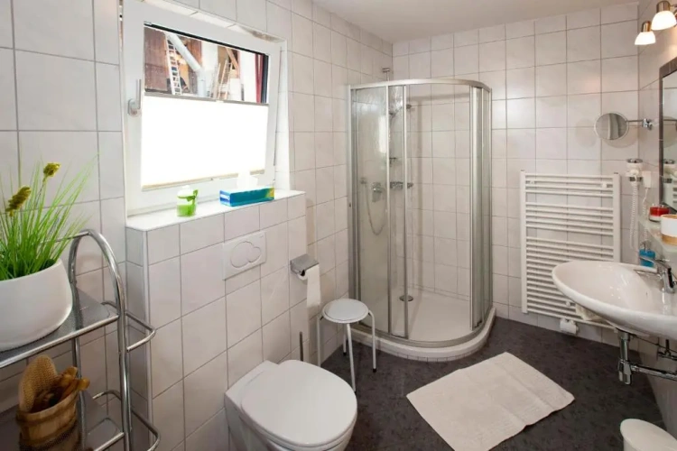 3 Bedrooms Apartment