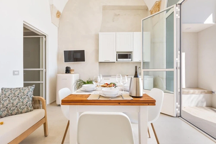 2 Bedrooms Apartment with partial ocean view