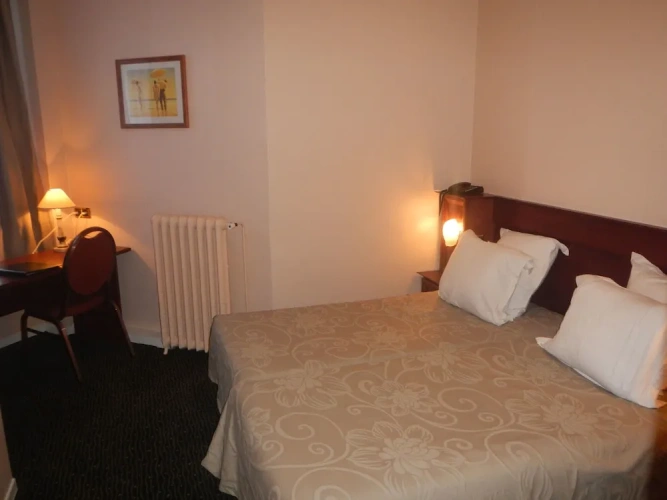 Standard Twin room with city view