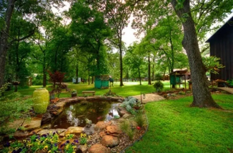 Red Caboose Farm Bed and Breakfast