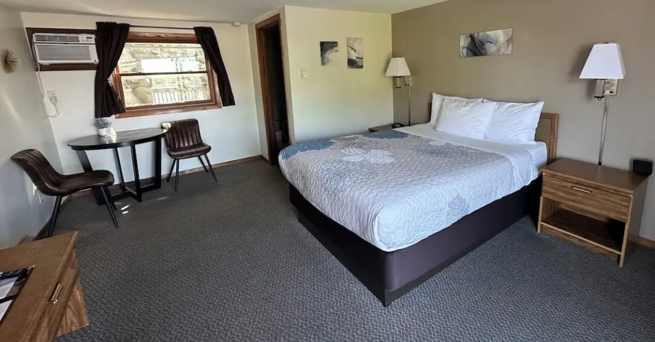 DownTown Inn