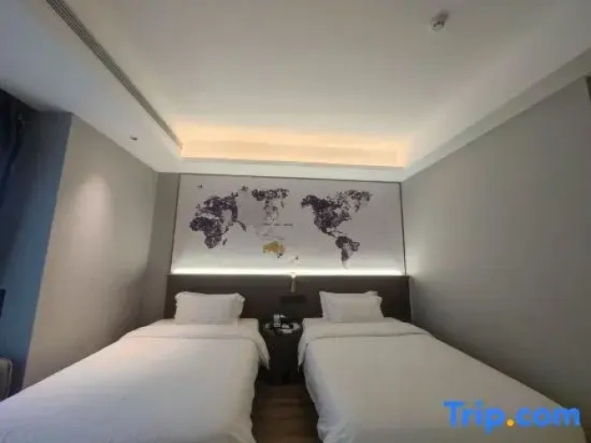Standard Double room with city view