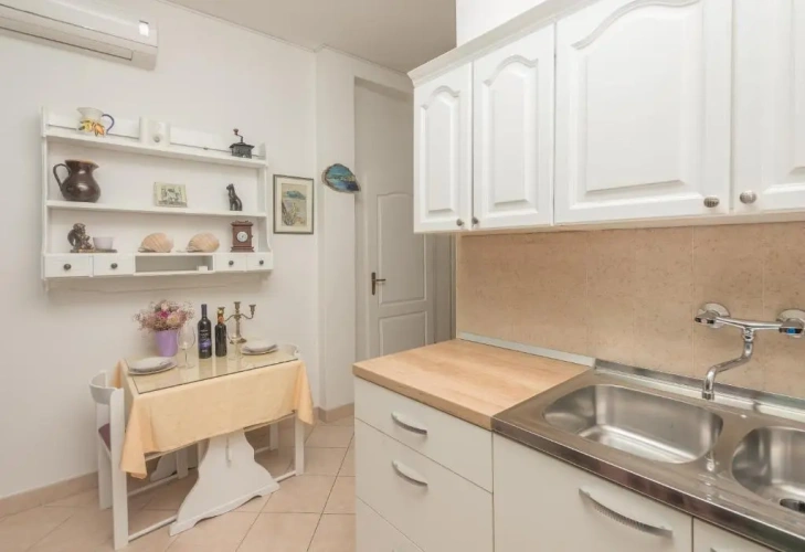 1 Bedroom Classic Apartment with balcony and with garden view