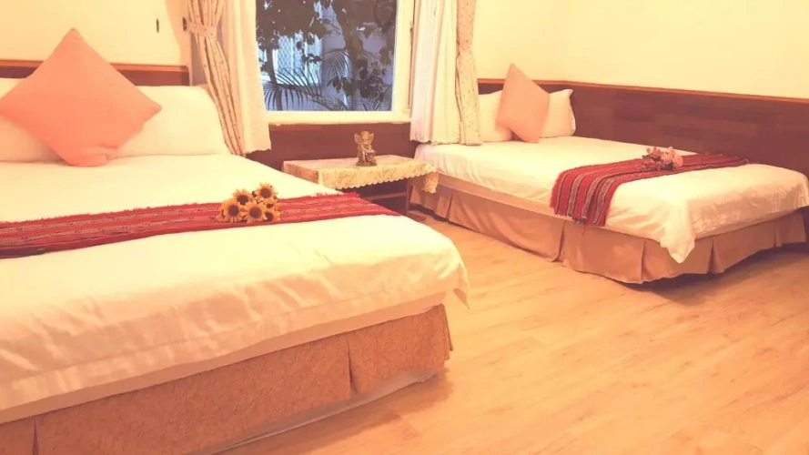 Standard Quadruple room with garden view