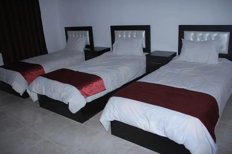 Weekend Hotel