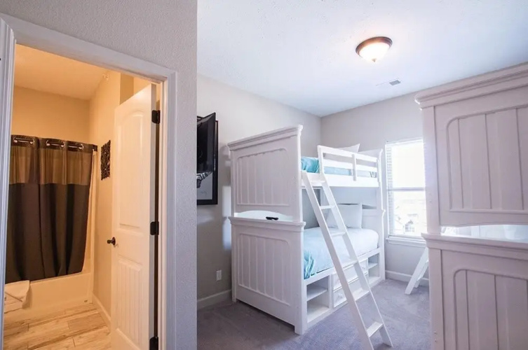Whole In One 12 Bedroom Condo