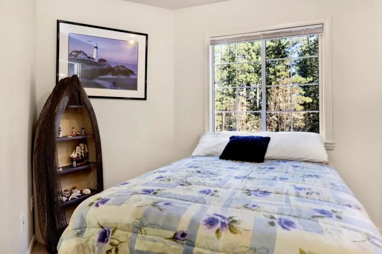 2091-mockingbird Getaway 4 Bedroom Home by RedAwning