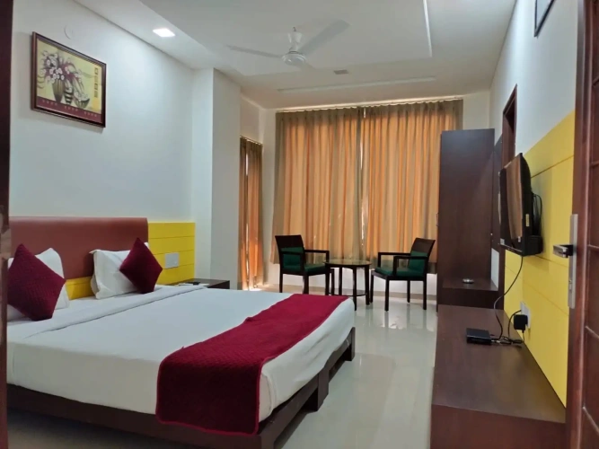 Deluxe Double room with city view
