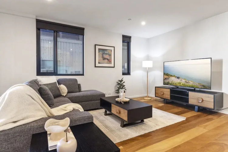 Oceanfront 2-bed With Balcony & Study Nook