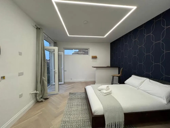 London Studios and Suites