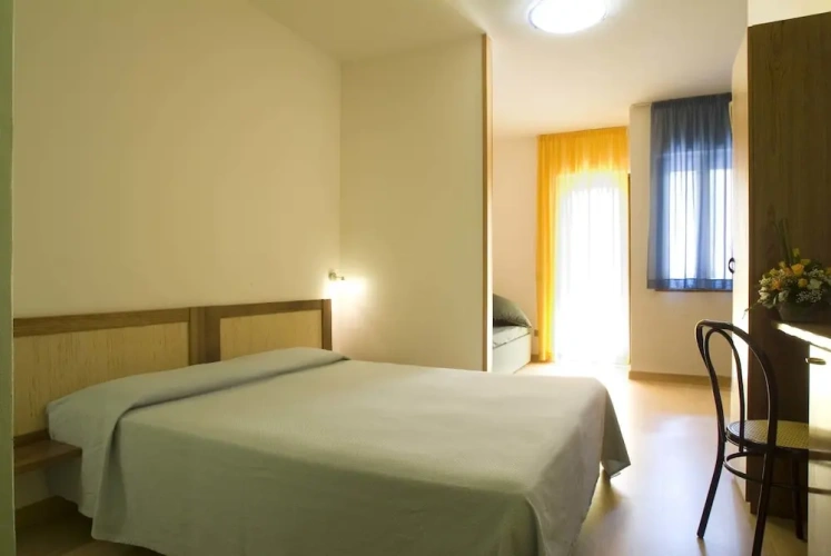 Classic Quadruple room with park view