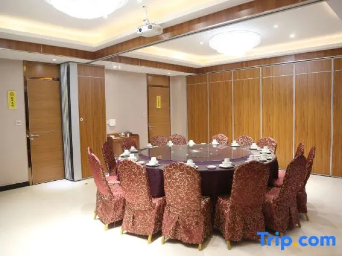Buttonwood Fashion Hotel