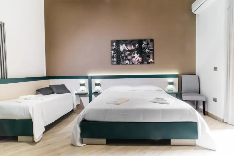 Standard Triple room