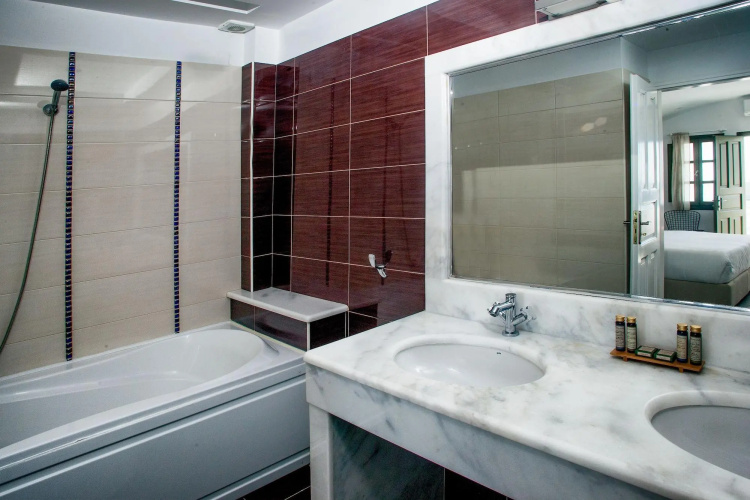 Amity Suites - Adults Only