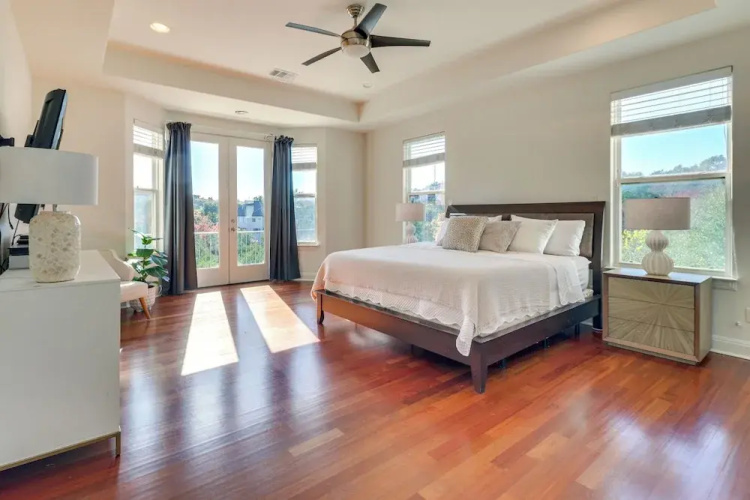Chic Villa w/ Infinity Pool: 10 Mi to Downtown!