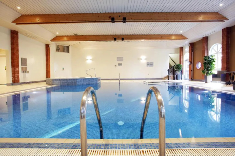 Surya Hogs Back Hotel and Spa