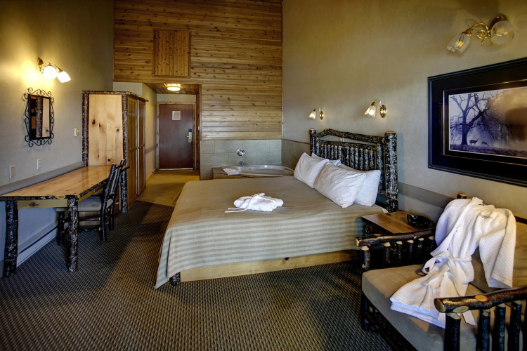Tigh-Na-Mara Seaside Spa Resort