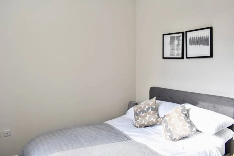 Spacious 4 Bedroom Flat in Central Brighton