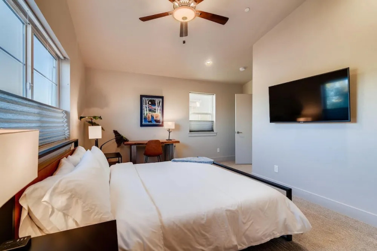 Fancy Townhome Near Old Town, Breweries and River!