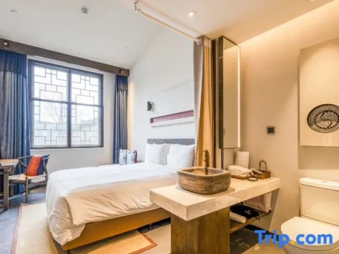 Standard Double room with lake view