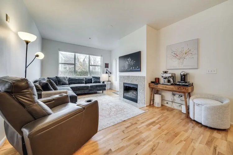 2 Bedrooms Apartment
