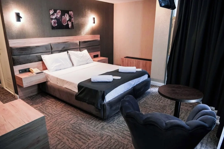 Standard Double room with city view