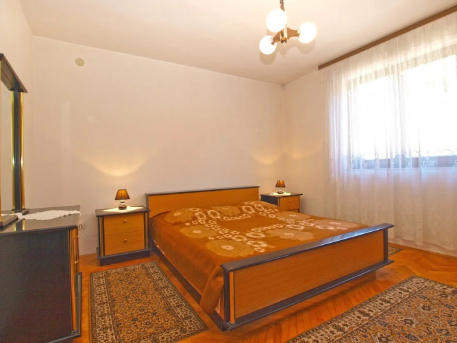 Apartment 1586