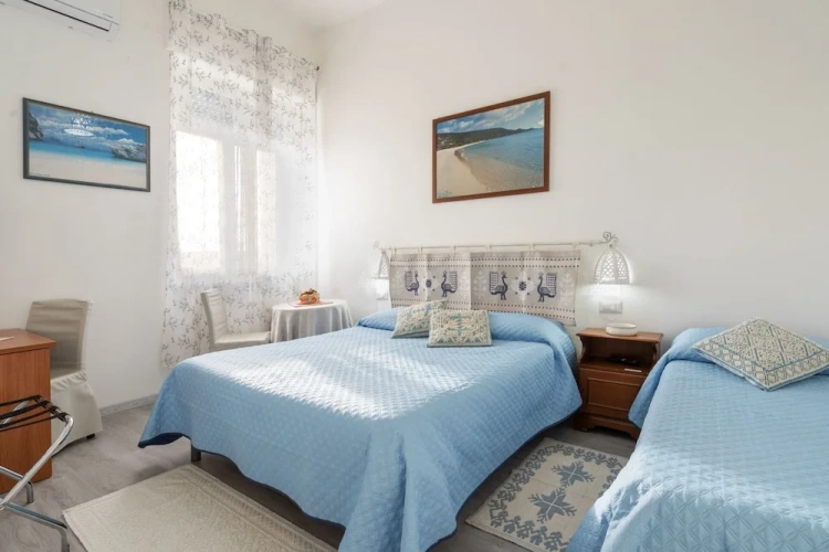 Standard Triple room