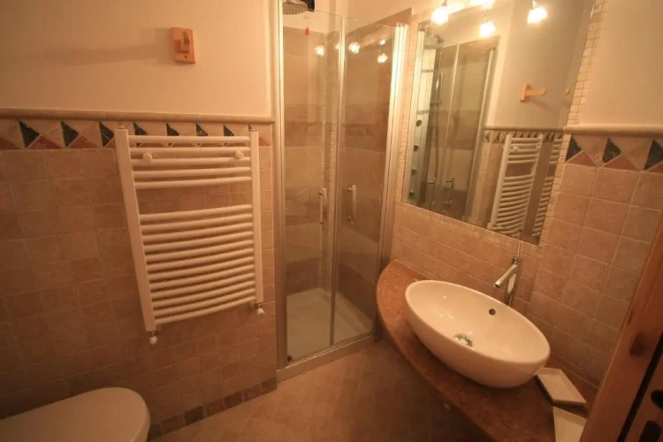 1 Bedroom Apartment with mountain view