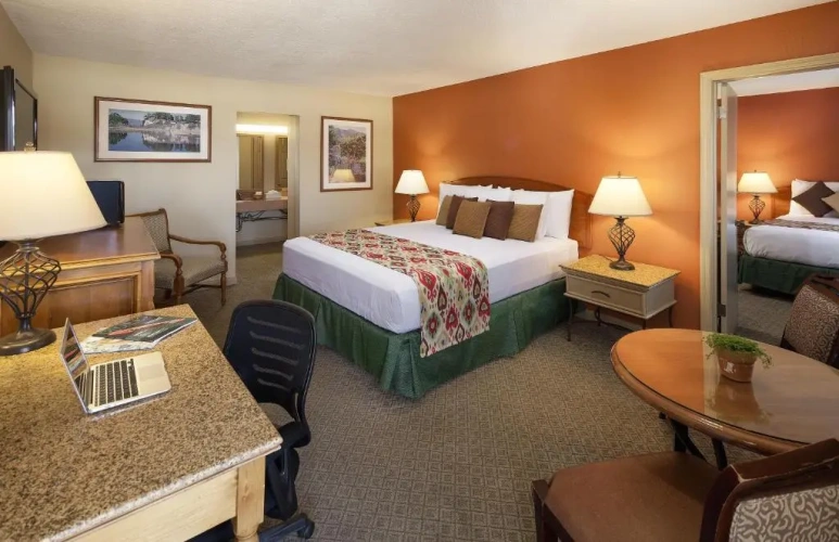 2 Bedrooms Unit room