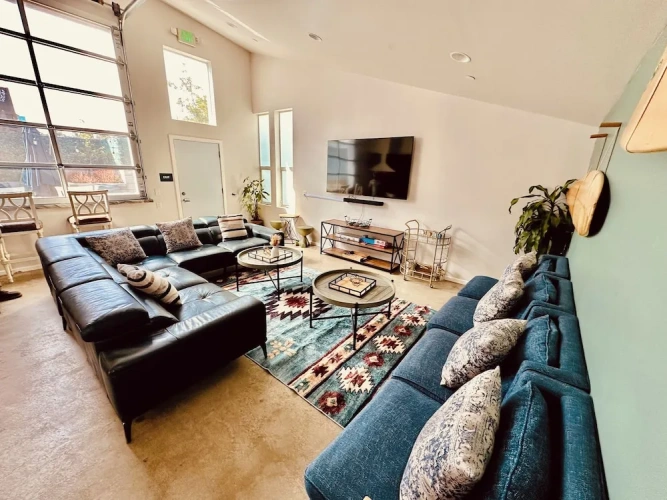6 Bedrooms Apartment