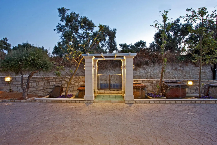 Carme VillasOver view