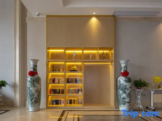 Vienna Hotel (Luoshan)