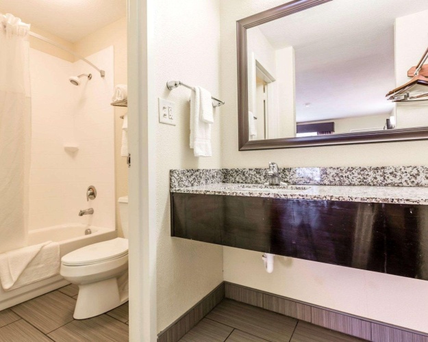 Clarion Inn Mt. Pleasant - Charleston photo 10
