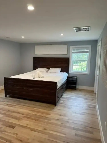 Lake Access 4 Bed 3 Bath HOT TUB