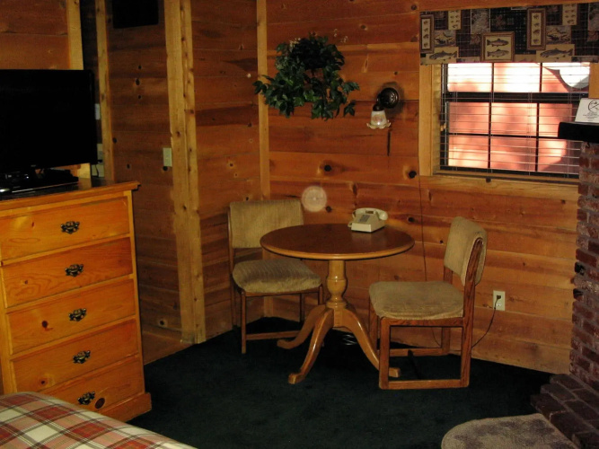 Cozy Hollow Lodge