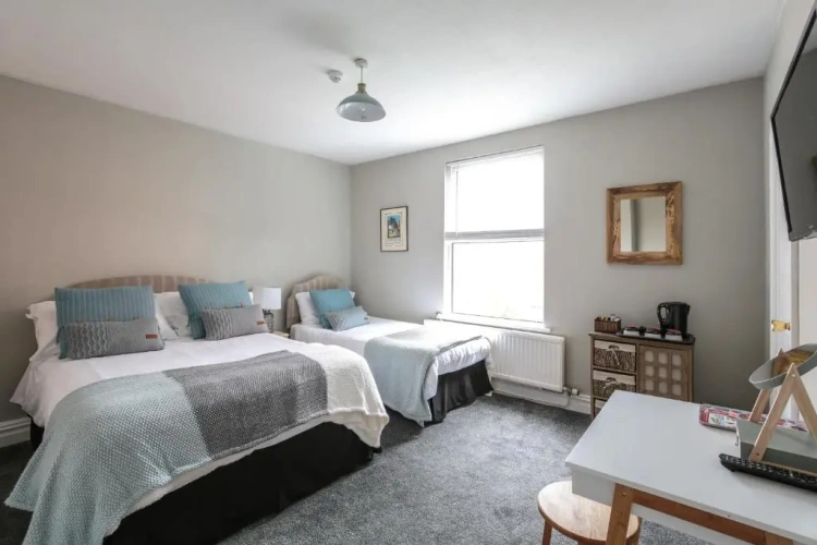 Standard Triple room