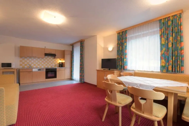3 Bedrooms Apartment