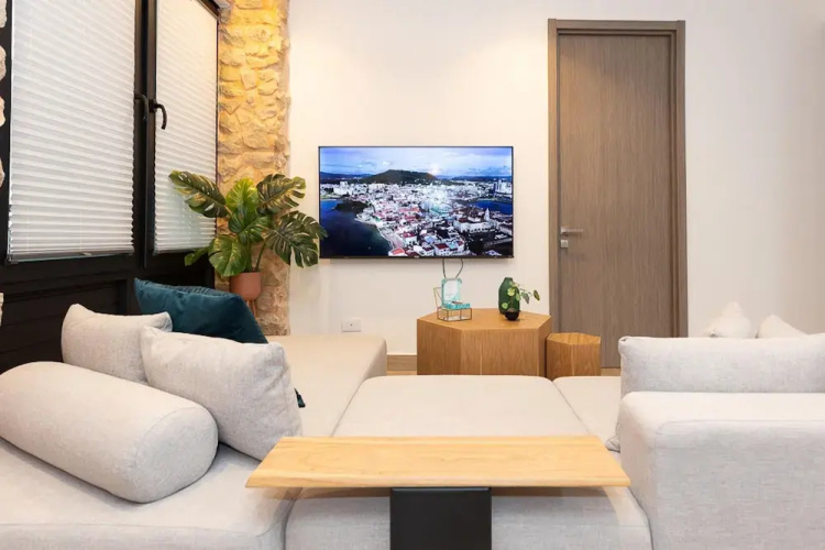 The Elegant Condo by Acomodo