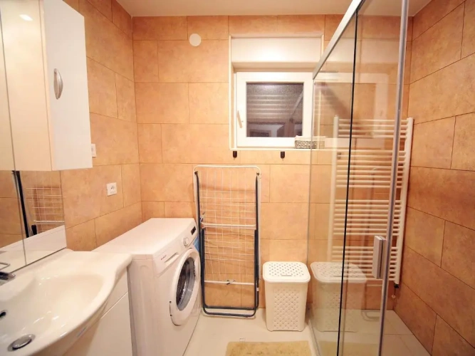 3 Bedrooms Apartment