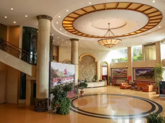 Lanping Jinbi Hotel