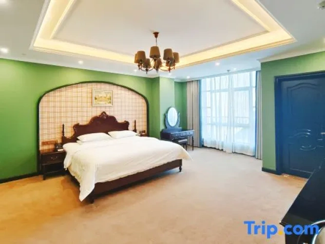 Deluxe Quintuple Suite