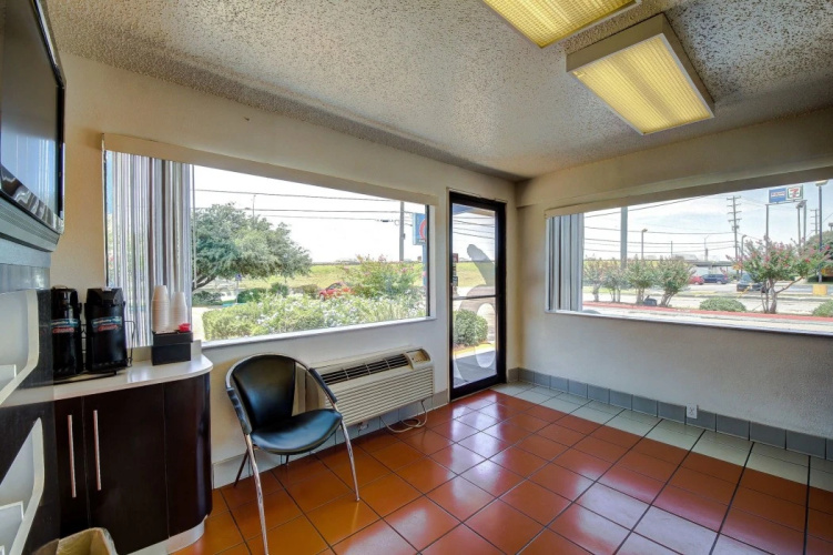 Studio 6 San Antonio, TX - Fort Sam Houston Area
