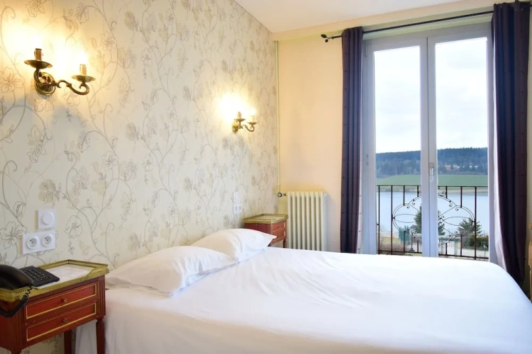 Standard Double room with balcony and with lake view