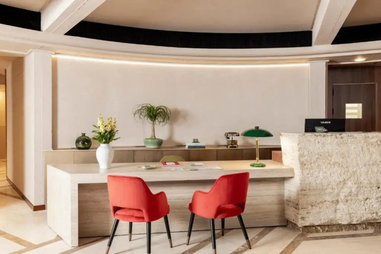 Adoro Hotel